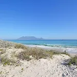 Couples Beachfront Mecca, Blouberg- 13 Manhattan