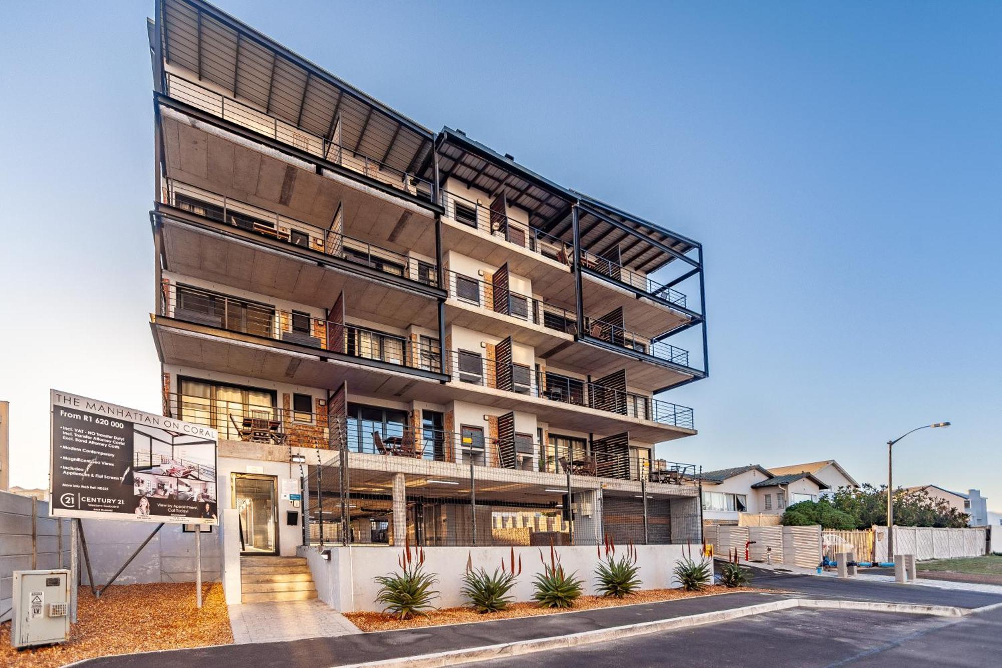 Couples Beachfront Mecca, Blouberg- 13 Manhattan *