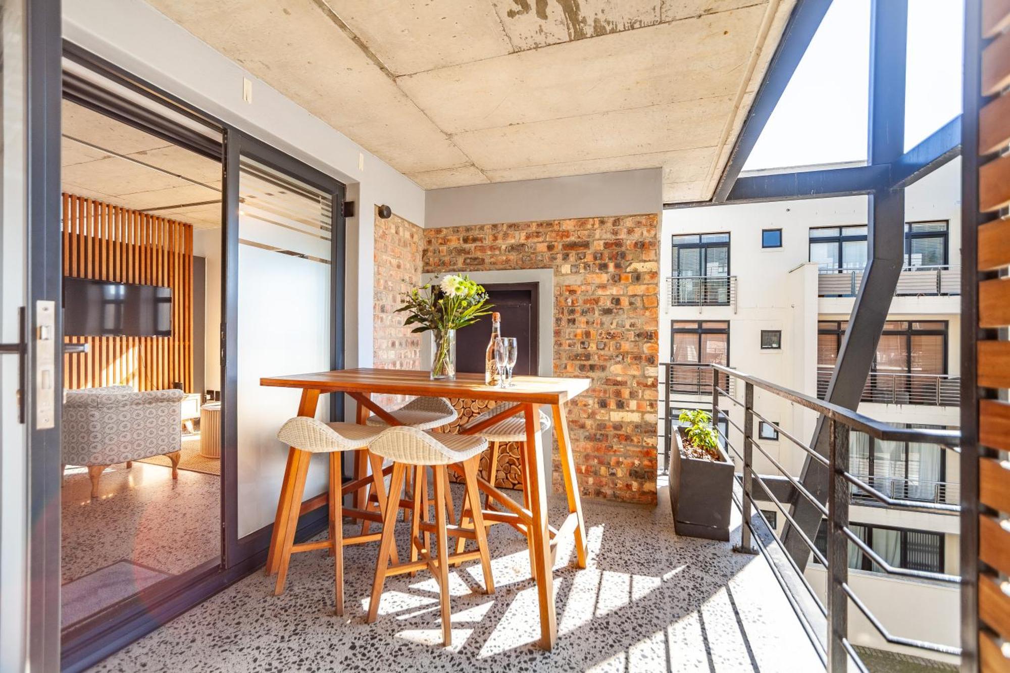 Couples Beachfront Mecca, Blouberg- 13 Manhattan